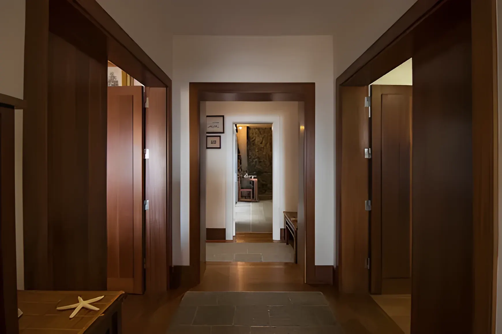 Distribuidor interior de la villa