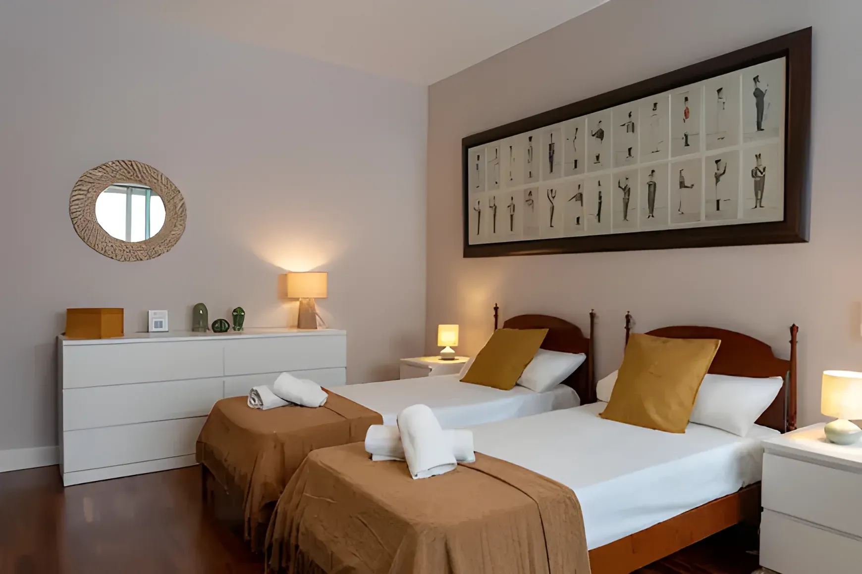 Dormitorio con dos camas individuales